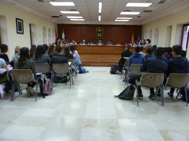 Este matí el ple ordinari d’abril tenia un públic que no és gens habitual