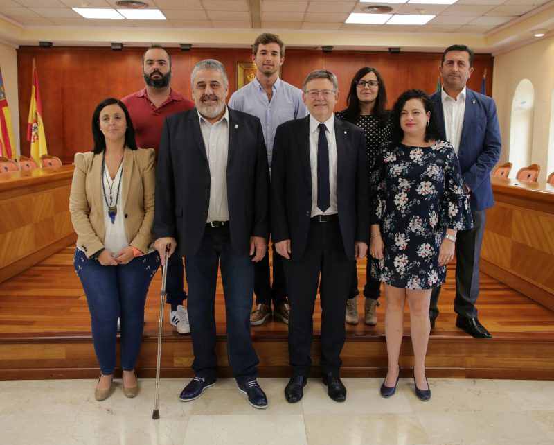 El President de la Generalitat visita l’Ajuntament i les VPO de Pego