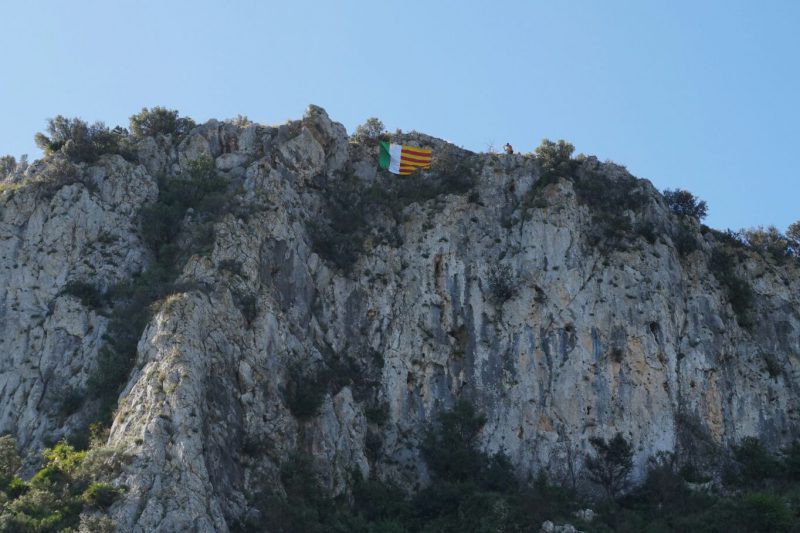 Compromís per Pego celebra el 738 aniversari del naixement de Pego onejant la bandera des del Castell d’Ambra