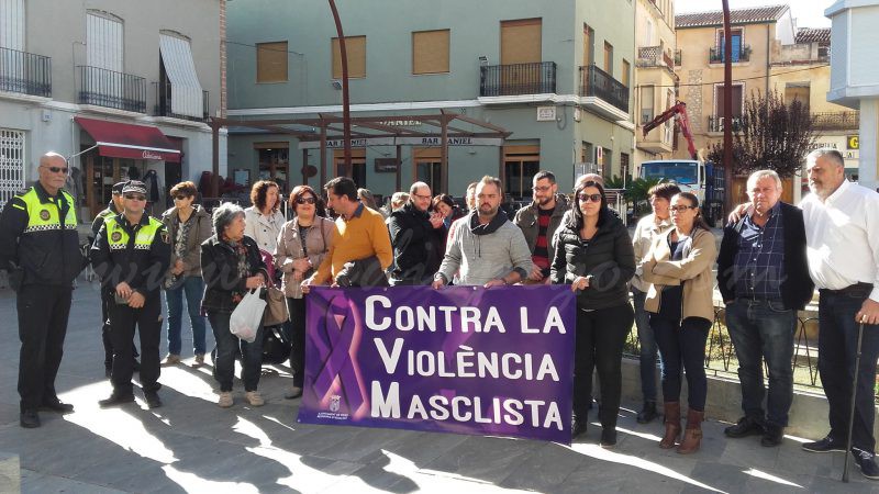 Pego es concentra contra la violència de gènere i per rebutjar els assassinats masclistes