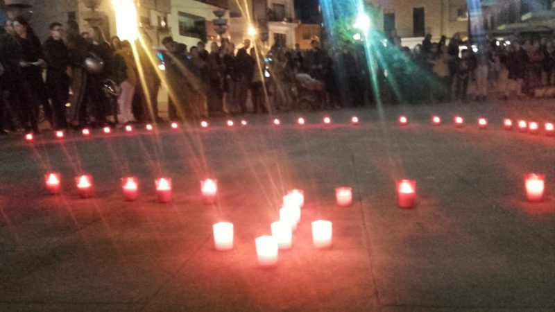 Centenars de persones es van manifestar a Pego la vesprada del 25 de novembre contra les violències masclistes
