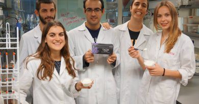L’estudiant pegolina Ana Ortí, part de l’equip inventor de Caloe, la postre guardonada amb el Premi ACTA/CL al Desenvolupament de nous productes alimentaris 2017
