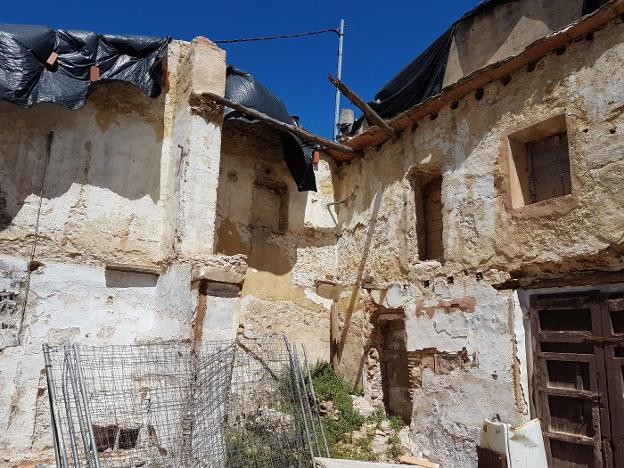 La corporació municipal de l’Atzúbia-Forna denuncia l’estat de deteriorament de la Casa Abadia