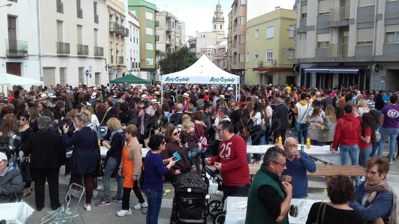 Al voltant de 2000 persones gaudixen del 34è Concurs de paelles de la Falla La Font