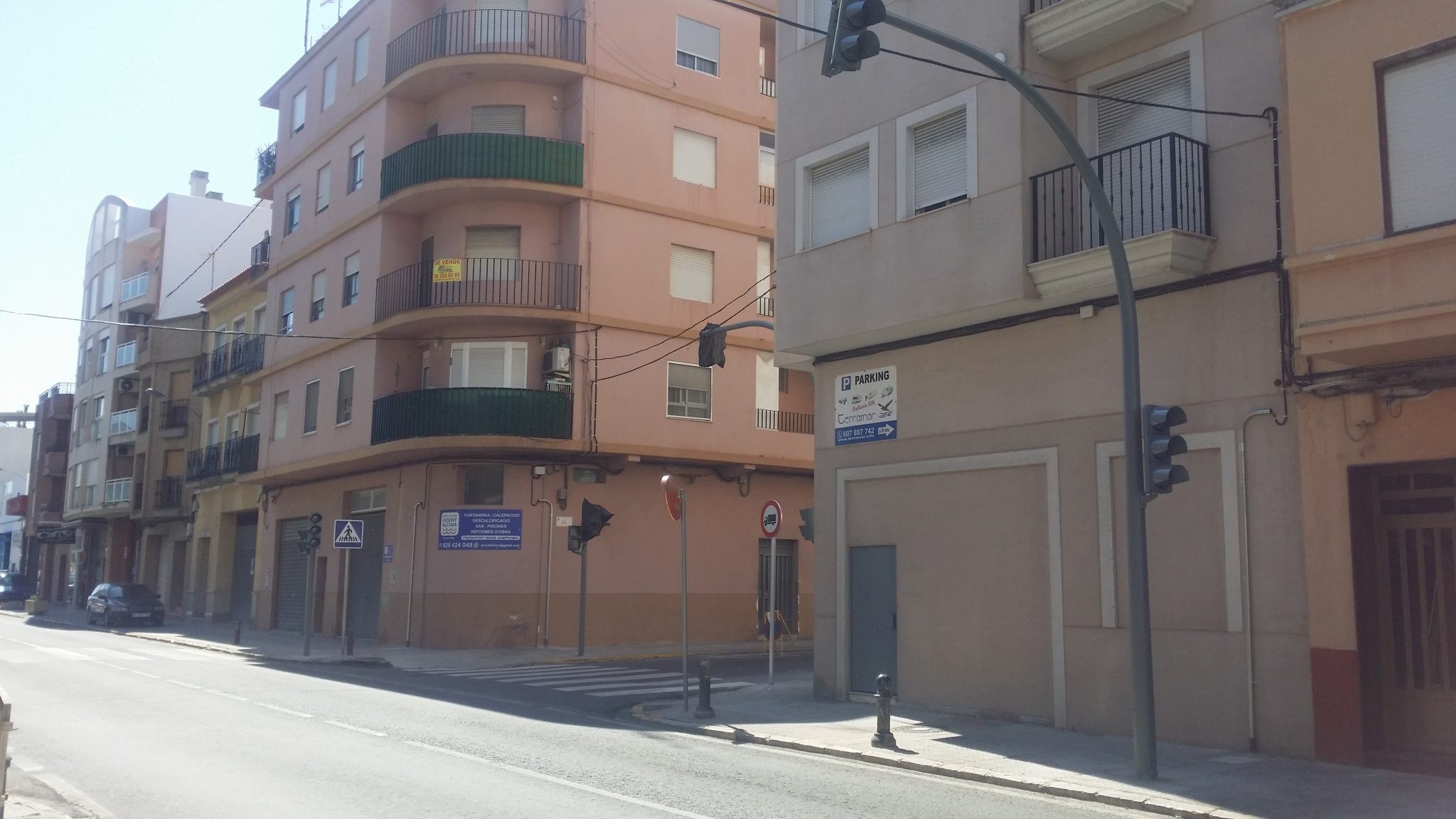 A partir de demà l’encreuament entre els carrers de l’Elca, dels Germans Benlliure i de la carretera de Pego, a Oliva, estarà regulat per nous semàfors