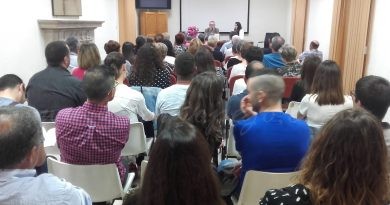 ‘Sota la pell nua’, l’òpera prima de la pegolina Maria Alemany Tomàs, «parla de tot allò que no es pot cobrir ni tapar amb cap peça de roba»