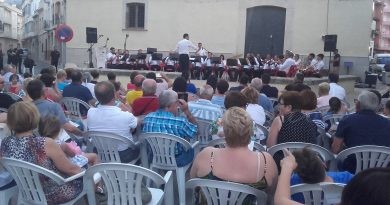 La Clandestina entusiasma amb el seu concert de Festes junt amb Sarabanda