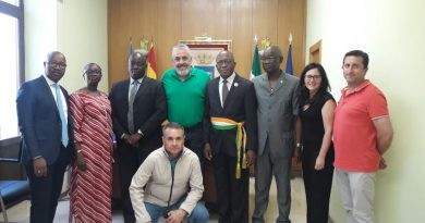 Pego i Bonoua signen el conveni d’agermanament amb el Carnestoltes com a eix d’unió