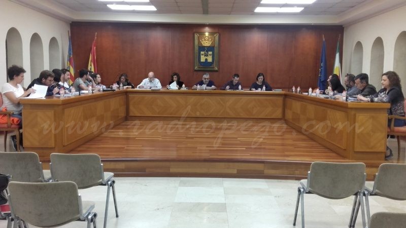 La corporació pegolina aprova una rebaixa dels tipus impositius de l’IBI