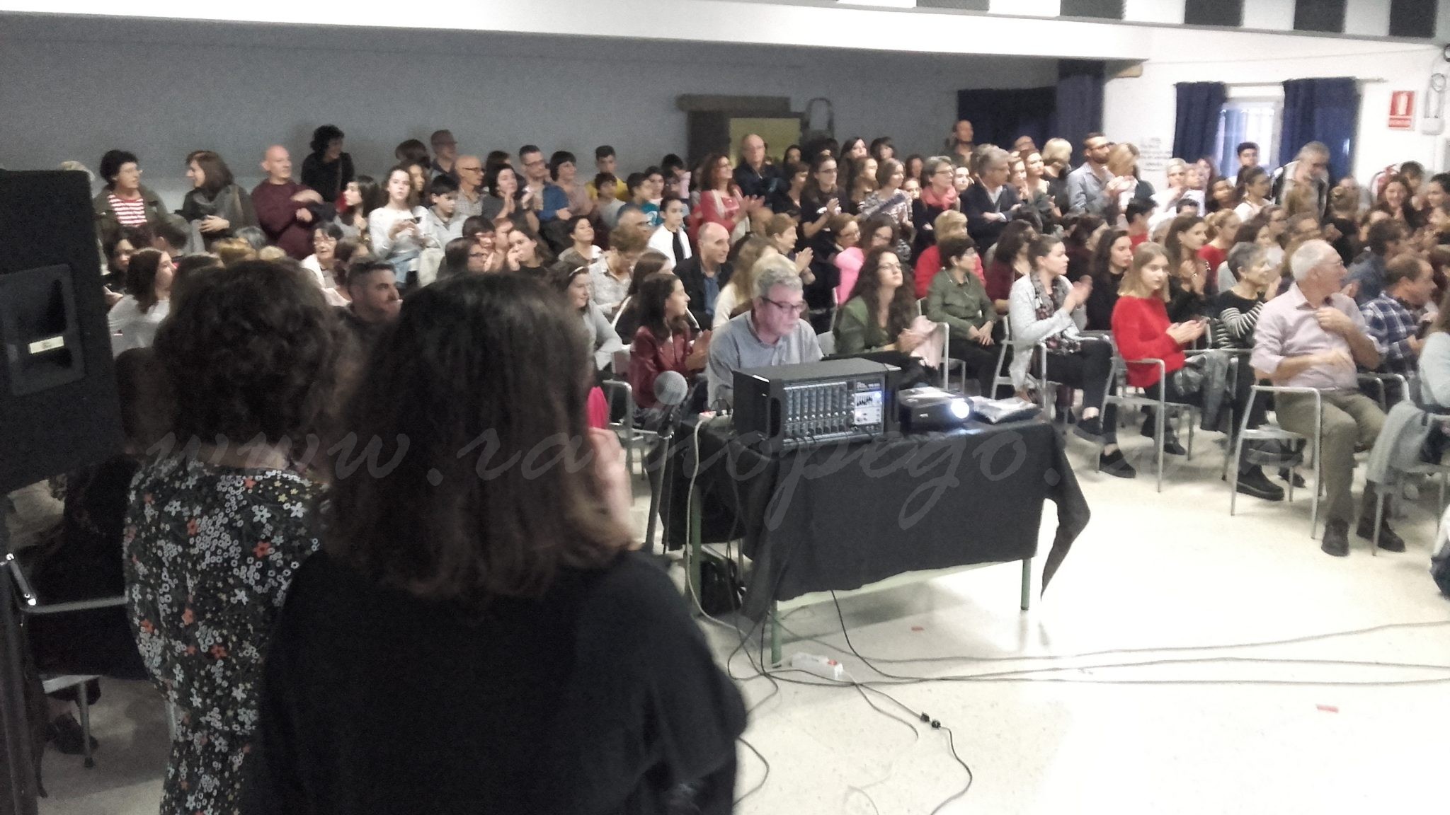 Els versos de Vicent Andrés Estellés reunixen al seu voltant diferents generacions