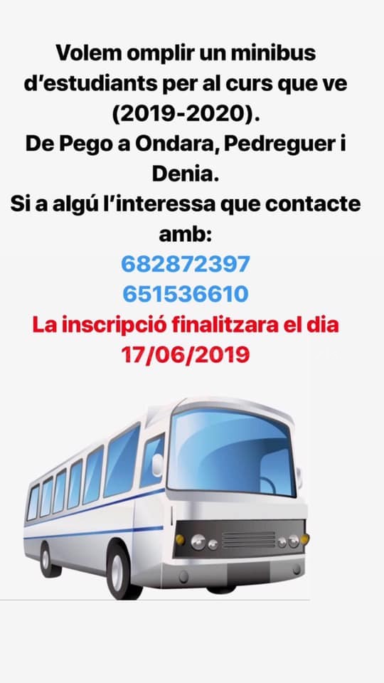 Dos joves estudiants busquen companys per a compartir un minibús en el pròxim curs