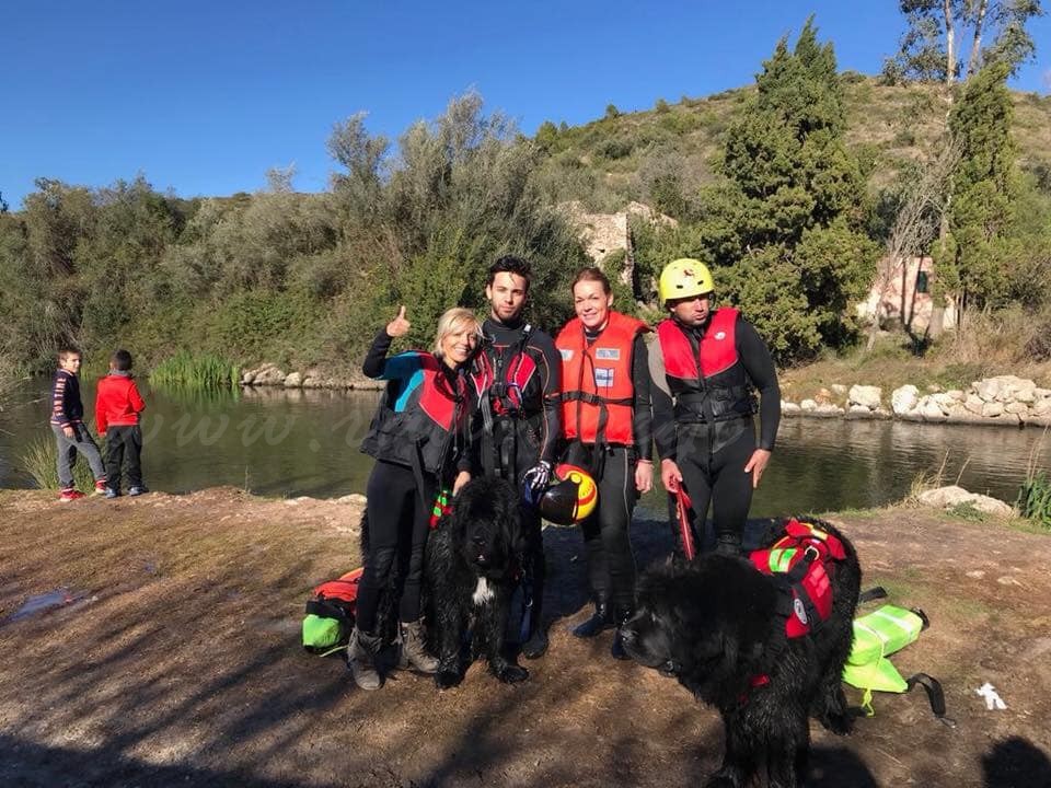 Acció Urgent convida als xiquets i xiquetes a interactuar amb els gossos de rescat el dissabte