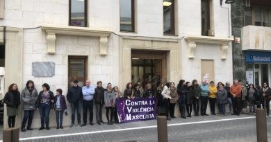 Un minut de silenci per a condemnar l’assassinat d’una dona a Moraira, víctima de la violència masclista