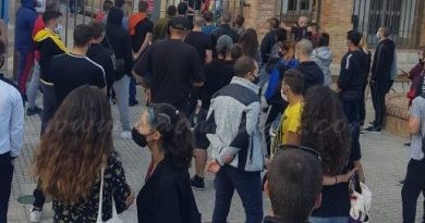Els antidisturbis intervenen a Pego per a evitar l’enfrontament entre ultres neonazis del Gandia i antifeixistes