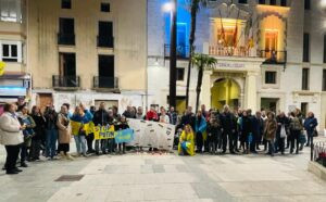 Refugiats ucraïnesos es concentraren divendres per a exigir la fi de la guerra