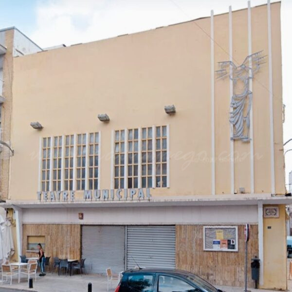 L’oposició demana responsabilitats per la caiguda de part del sostre al teatre municipal L’oposició demana responsabilitats per la caiguda de part del sostre al teatre municipal