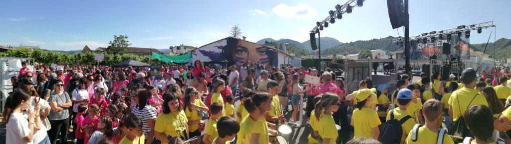 La Trobada d’Escoles en Valencià torna a agermanar les localitats de la Marina Alta per reivindicar la identitat com a poble que viu plenament en valencià La Trobada d’Escoles en Valencià torna a agermanar les localitats de la Marina Alta per reivindicar la identitat com a poble que viu plenament en valencià