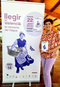 Elvira Cambrils torna a participar en la campanya Llegir en valencià amb ‘Com l’aigua clara’