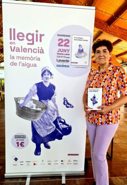 Elvira Cambrils torna a participar en la campanya Llegir en valencià amb ‘Com l’aigua clara’ Elvira Cambrils torna a participar en la campanya Llegir en valencià amb ‘Com l’aigua clara’