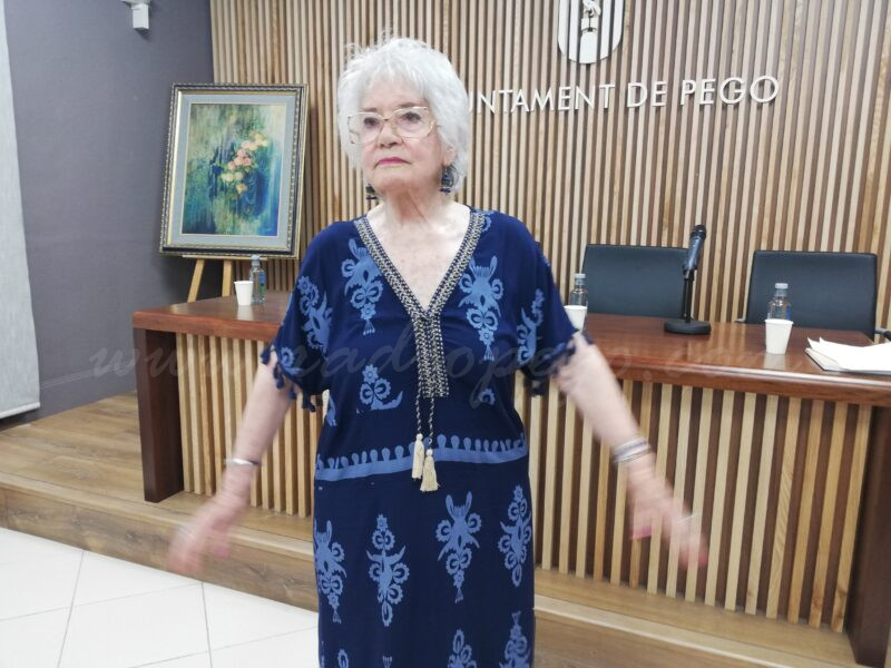 Rosa Sastre Alemany se sent “feliç” davant la publicació del llibre sobre la seua trajectòria pictòrica