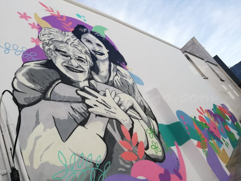 “El mural que he pintat a Pego és un homenatge a la maternitat més enllà de la mare”, descriu l’artista urbana La Nena Wapa “El mural que he pintat a Pego és un homenatge a la maternitat més enllà de la mare”, descriu l’artista urbana La Nena Wapa