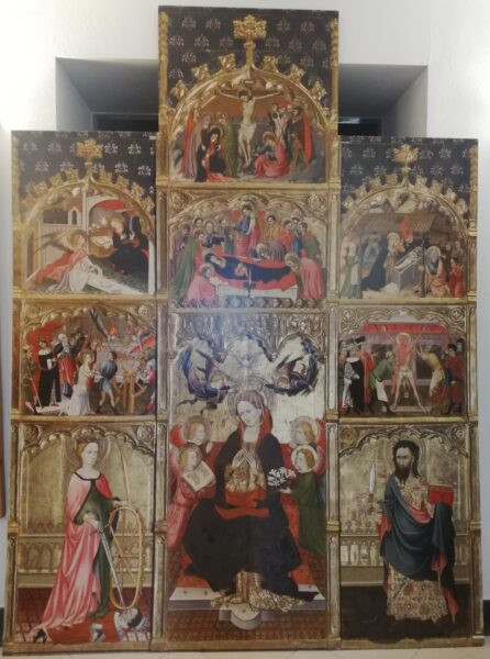 El retaule de l’Esperança “és una obra de qualitat i un bon exemple de la pintura dels inicis del gòtic internacional”, afirma la doctora en Història de l’Art, Carme Llanes Domingo El retaule de l’Esperança “és una obra de qualitat i un bon exemple de la pintura dels inicis del gòtic internacional”, afirma la doctora en Història de l’Art, Carme Llanes Domingo
