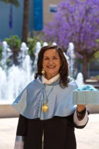 Carmen Alemany Bay rep el premi ‘Importante’ que atorga el diari Información
