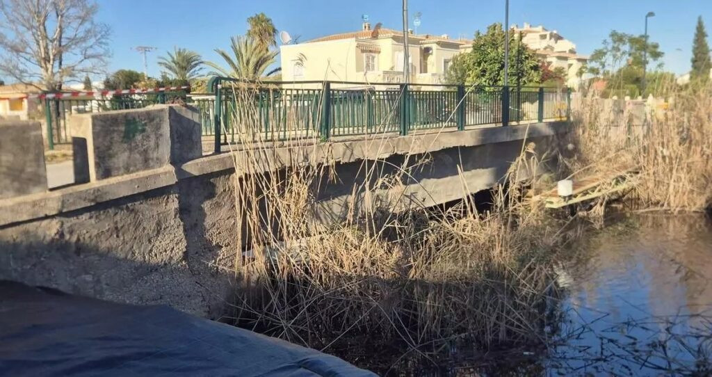 Els Ajuntaments de Dénia i Oliva reforcen el tancament del pont del Tonyinero