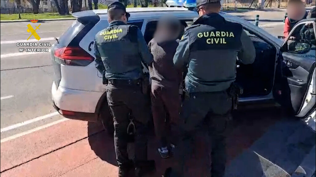Detingudes tres persones per robatoris en explotacions agràries de Pego i altres poblacions de la Marina Alta