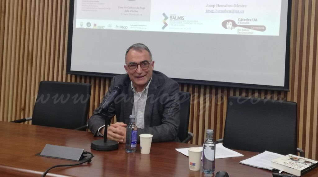 Josep Bernabeu Mestre guany el XLVI Premi 25 d’abril Vila de Benissa en la modalitat d’investigació Josep Bernabeu Mestre guany el XLVI Premi 25 d’abril Vila de Benissa en la modalitat d’investigació